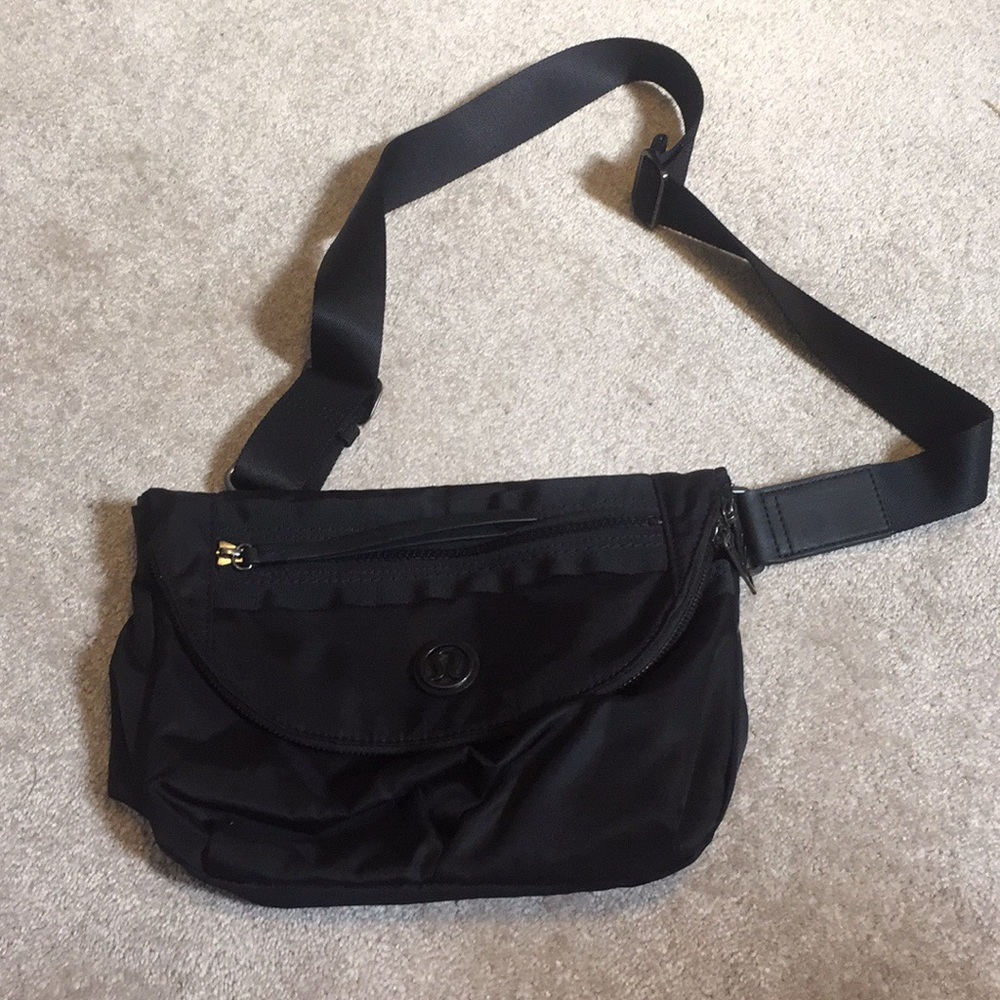 Lululemon cross body bag/purse